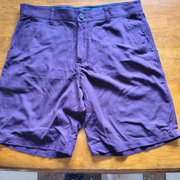 Lululemon mens shorts 38 - Picture 7 of 9